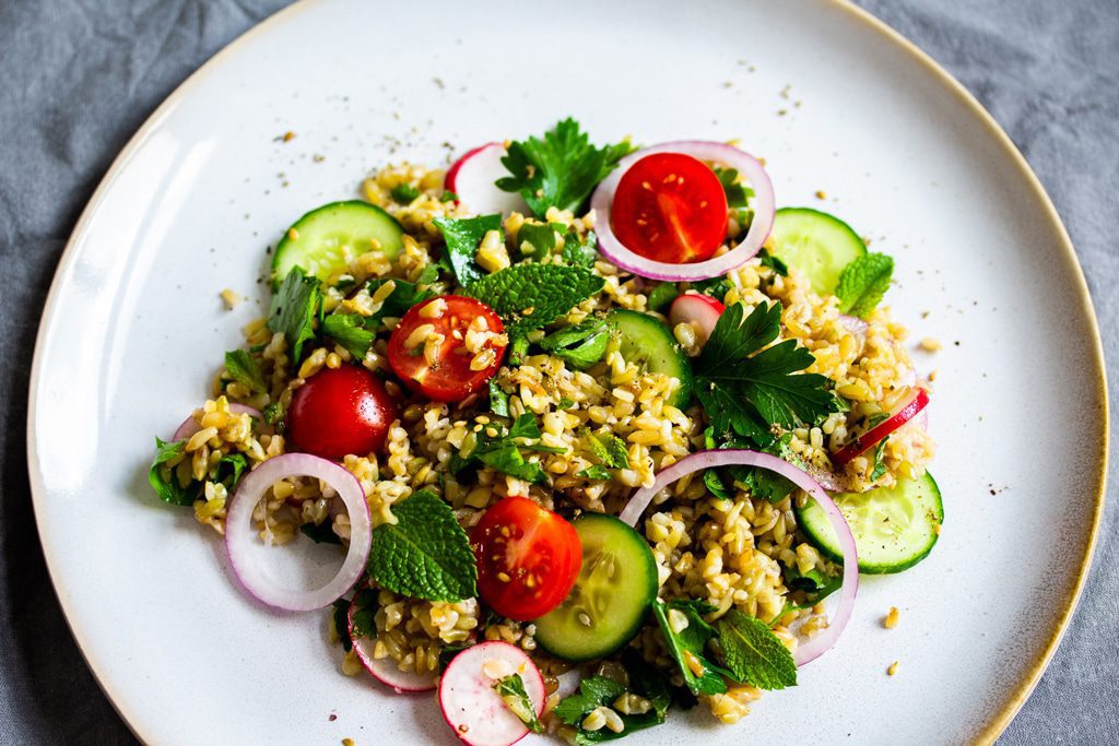 Freekeh Salat mit Za&rsquo;atar | Ein Salat, der satt macht – zum Rezept