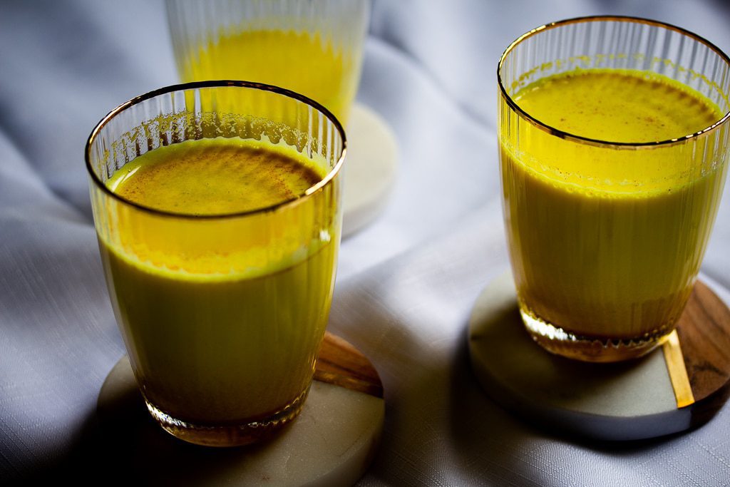 Goldene Milch Kurkuma Milch Kardamom