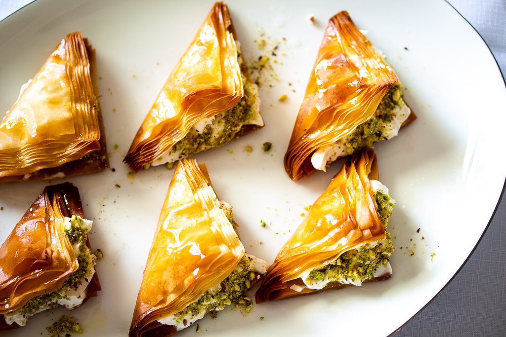 https://bistrobadia.de/wp-content/uploads/2019/10/Shabiyat-Baklava-Mascarpone-Creme-Dessert.jpg