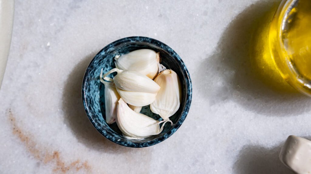 Frischer Knoblauch für Zaalouk.